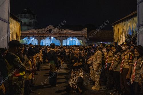 PERAYAAN KIRAB PUSAKA ACARA "KEBO BULE"