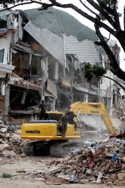 GEMPA BUMI DI PADANG