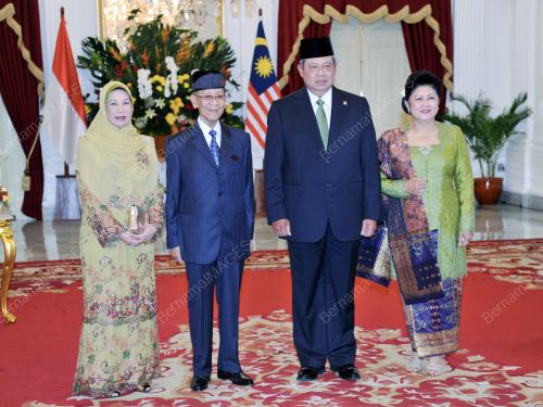 IDN06_04122012_AGONG_JAKARTA