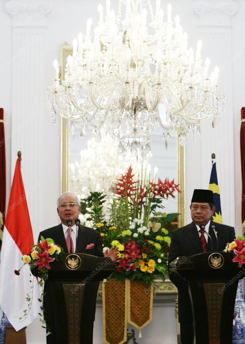MOHD NAJIB TUN ABDUL RAZAK