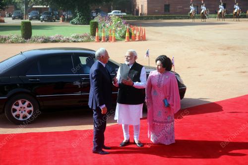 IDN07_01042017_PM_INDIA