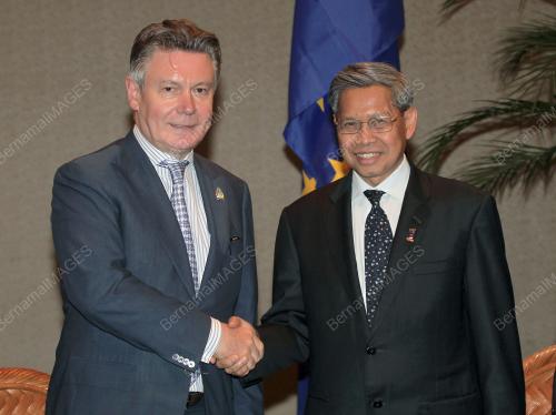 DATUK SERI MUSTAPA MOHAMAD