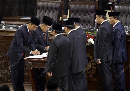 IDN07_20102014_PRESIDEN_BARU