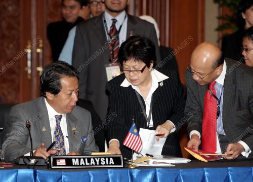 DATUK SERI ANIFAH AMAN