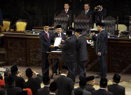IDN08_20102014_PRESIDEN_BARU