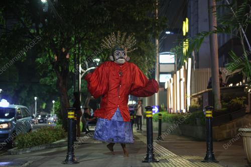 KOSTUM ONDEL ONDEL SUMBER REZEKI
