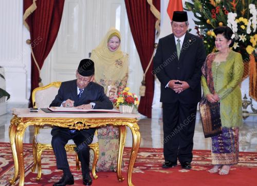 IDN10_04122012_AGONG_JAKARTA