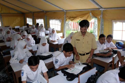SEKOLAH DIBUKA
