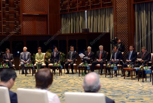 IDN10_07102013_PM_APEC