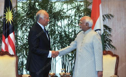 IDN10_09012009_PM_INDIA