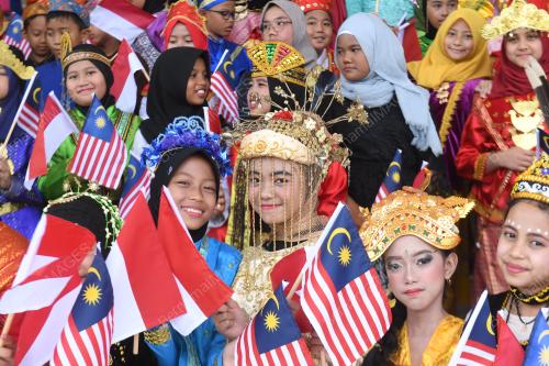 IDN12_27082019_AGONG-CEREMONY
