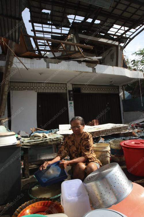GEMPA_PADANG
