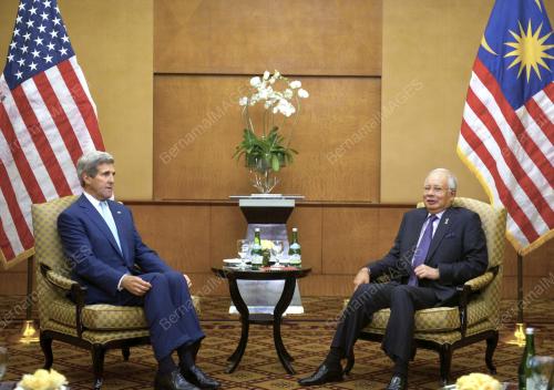 IDN18_20102014_PM_KERRY