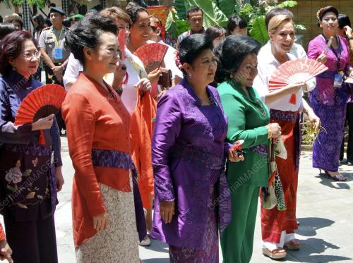 IDN27_07102013_LAWATAN1