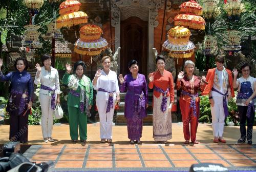 IDN28_07102013_LAWATAN1