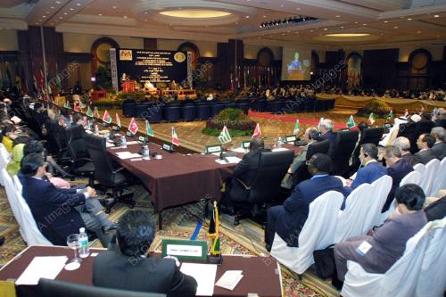 IFM02_01042002_OPENING