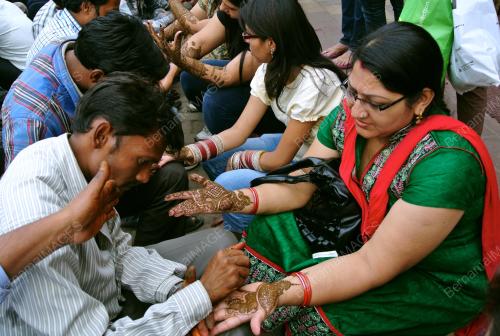 IND01_01112012_HENNA