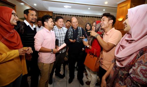 IND01_19022016_KELAB_MEDAN