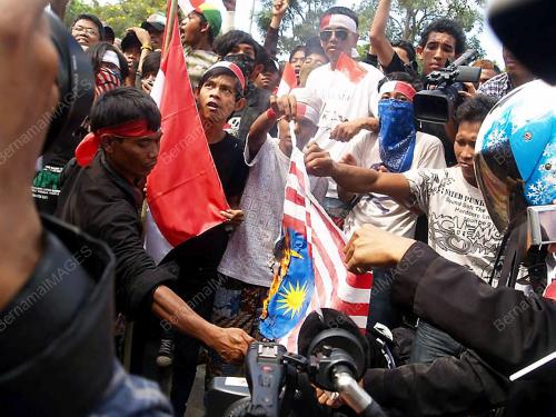 BAKAR BENDERA MALAYSIA