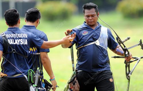 IND02_17122014_RECURVE_LELAKI