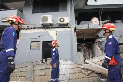 OPERASI MENYELAMAT DI PADANG