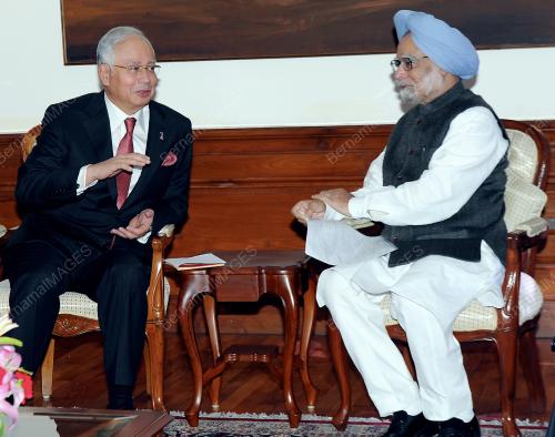 IND05_20122012_NAJIB_DR_MANMOHAN