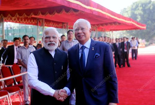 IND06_01042017_PM_INDIA