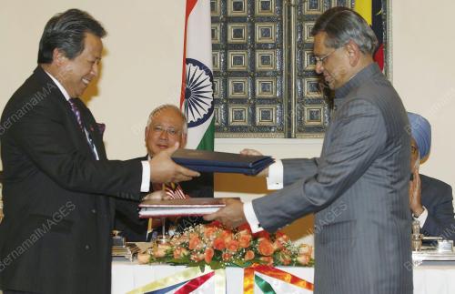 MOHD NAJIB TUN ABDUL RAZAK