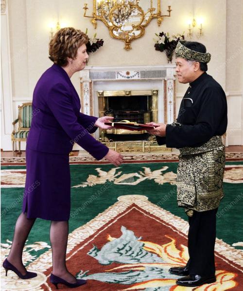 RAJA NAZRIN RAJA AZNAM