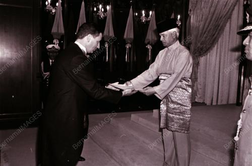 SULTAN AZLAN MUHIBBUDDIN SHAH