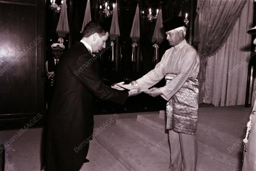 SULTAN AZLAN MUHIBBUDDIN SHAH