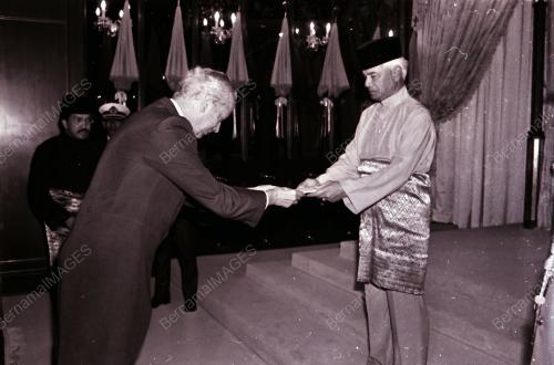 SULTAN AZLAN MUHIBBUDDIN SHAH