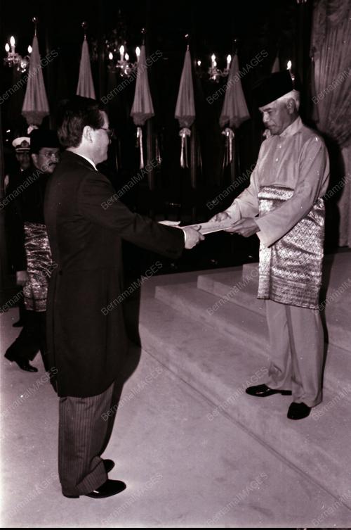 SULTAN AZLAN MUHIBBUDDIN SHAH