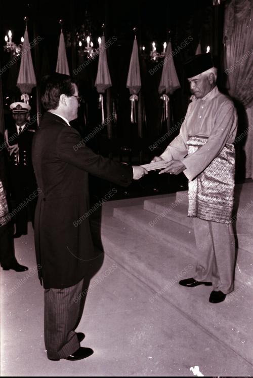 SULTAN AZLAN MUHIBBUDDIN SHAH