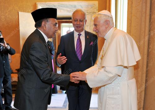 LAWATAN PERDANA MENTERI KE ITALY