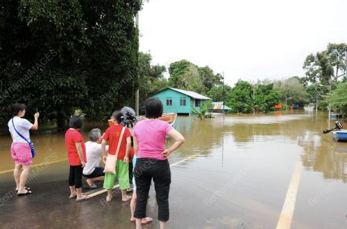 JB010_03022011_BANJIR