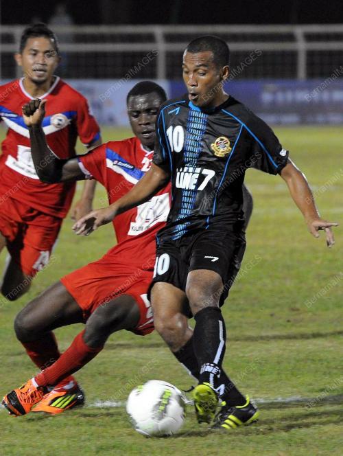 JB015_09012012_JOHOR_VS_POLIS