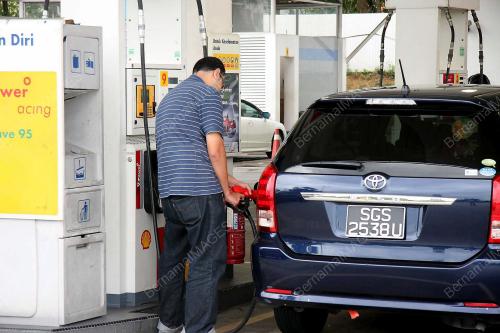 WARGA ASING ISI MINYAK