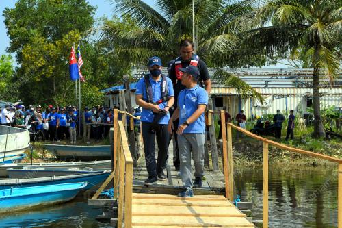 DATUK ONN HAFIZ GHAZI  
