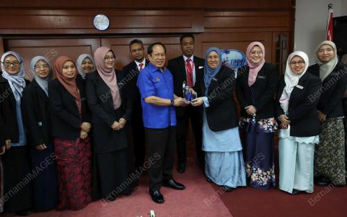 DATUK SERI AHMAD MASLAN