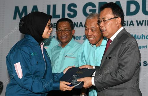 JB01_02102018_GRADUASI_ABM