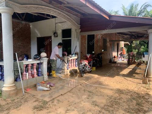 JB01_02122019_BANJIR_LUMPUR