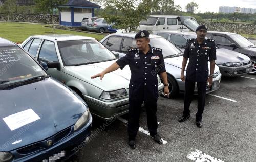 JB01_03012017_KERETA_CURI