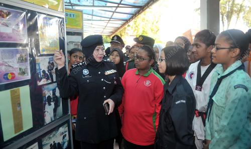 JB01_03022016_POLIS-SEKOLAH
