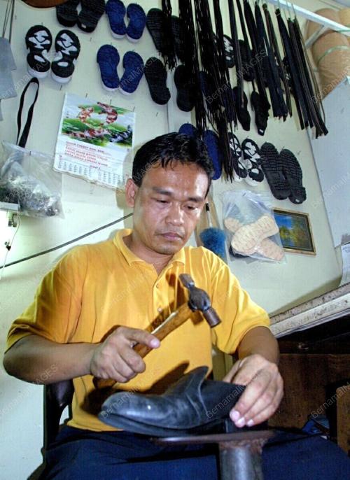 JB01_03022016_TUKANG_KASUT