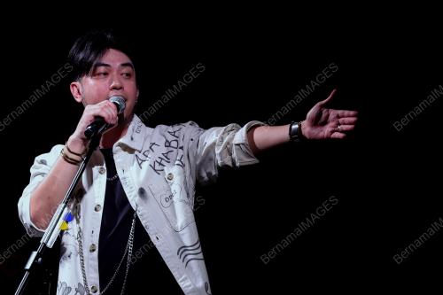 SHOWCASE ESTRANGED