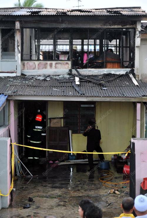 JB01_04072012_TERBAKAR