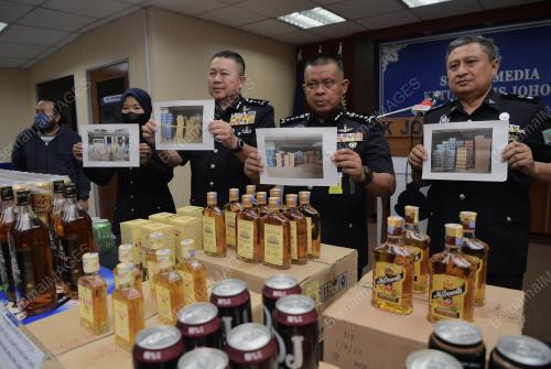 DATUK KAMARUL ZAMAN MAMAT