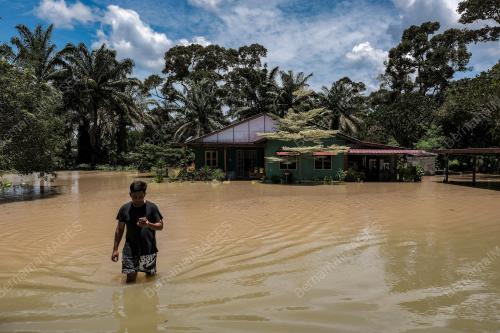 BANJIR PEKAN NENAS