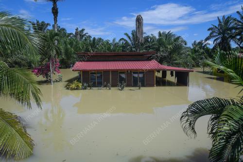 BANJIR TANGKAK